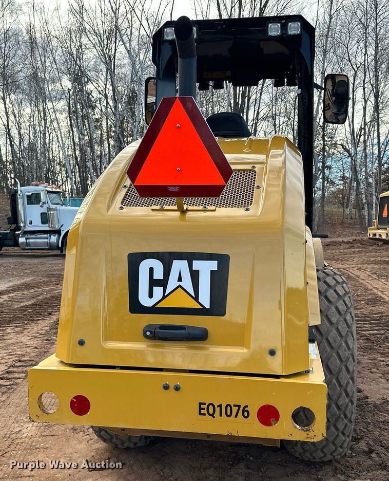 image for item LO9367 2021 Caterpillar CS44B  single drum vibratory roller