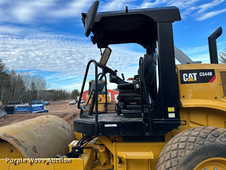 image for item LO9367 2021 Caterpillar CS44B  single drum vibratory roller