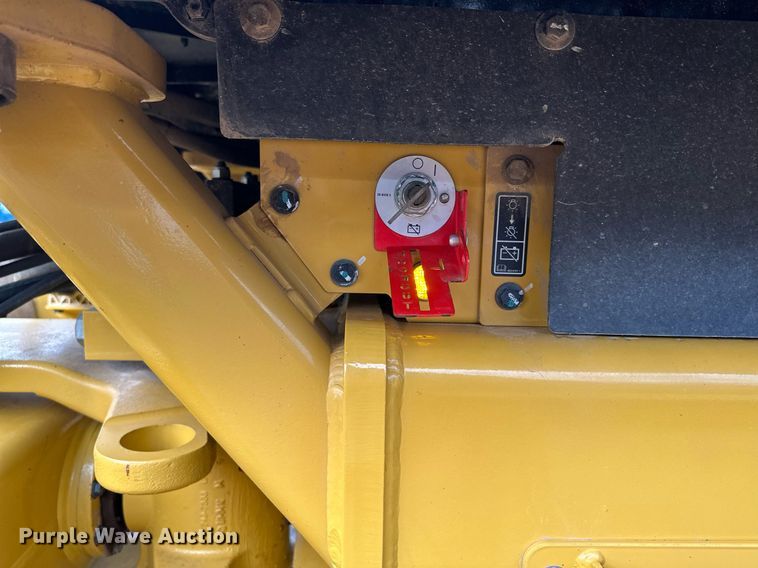 image for item LO9367 2021 Caterpillar CS44B  single drum vibratory roller