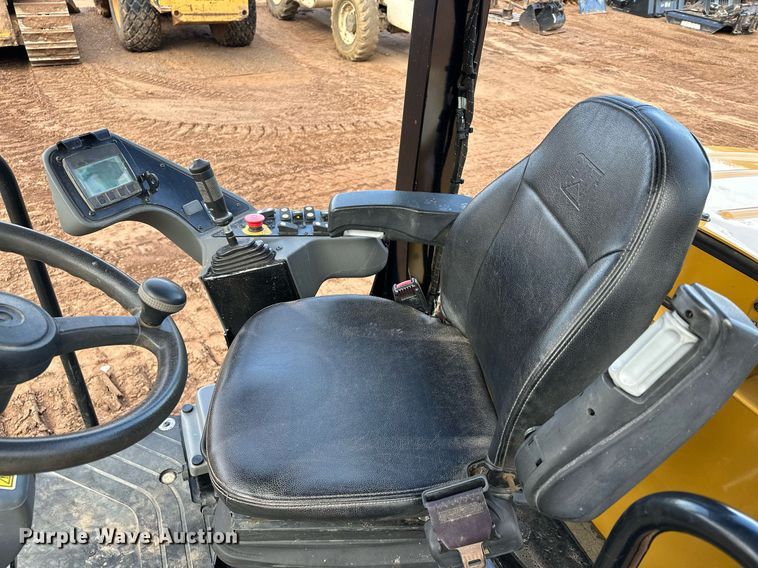image for item LO9367 2021 Caterpillar CS44B  single drum vibratory roller