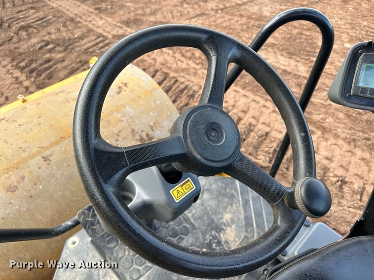 image for item LO9367 2021 Caterpillar CS44B  single drum vibratory roller