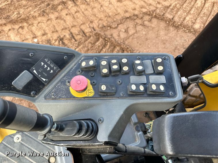 image for item LO9367 2021 Caterpillar CS44B  single drum vibratory roller