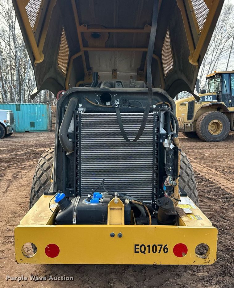 image for item LO9367 2021 Caterpillar CS44B  single drum vibratory roller