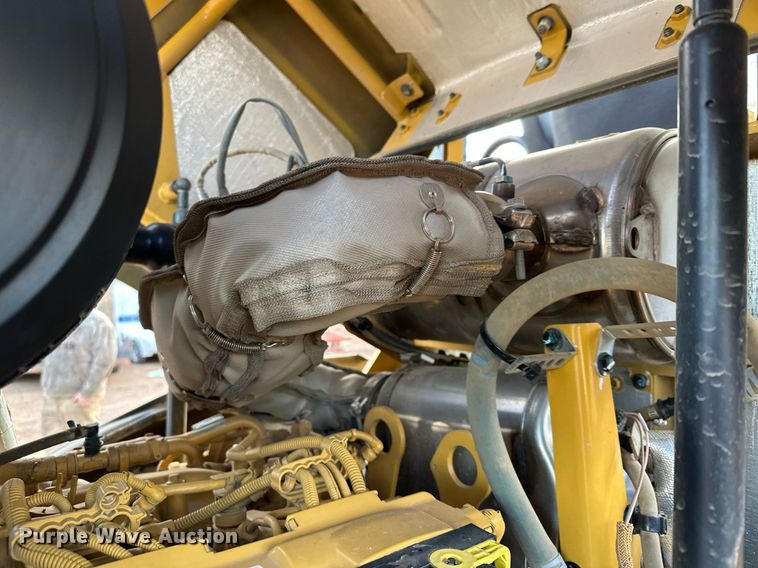 image for item LO9367 2021 Caterpillar CS44B  single drum vibratory roller