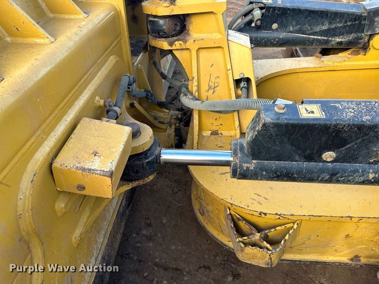 image for item LO9368 2018 Caterpillar D6N LGP  dozer