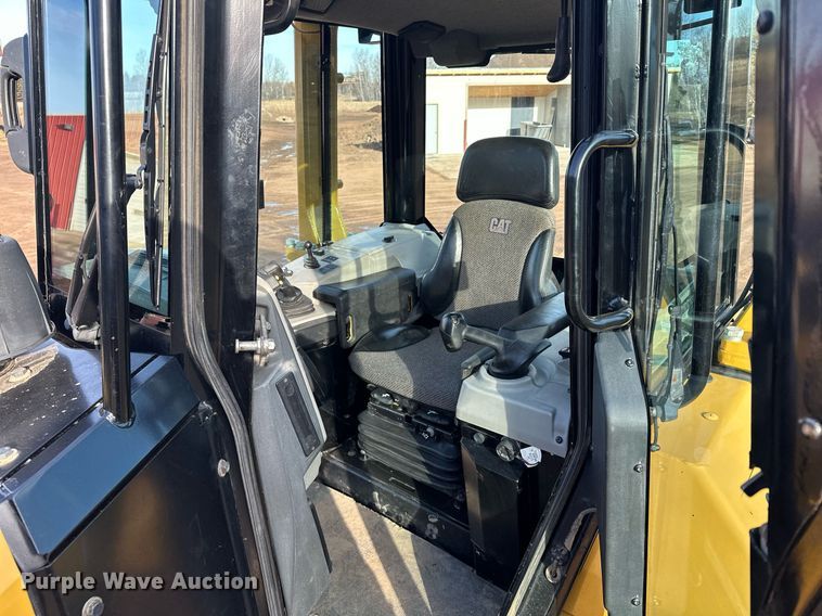 image for item LO9368 2018 Caterpillar D6N LGP  dozer