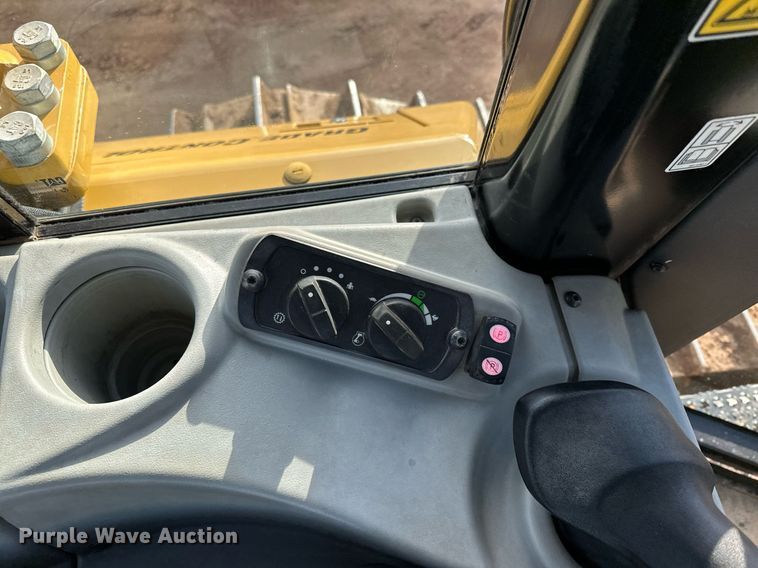 image for item LO9368 2018 Caterpillar D6N LGP  dozer