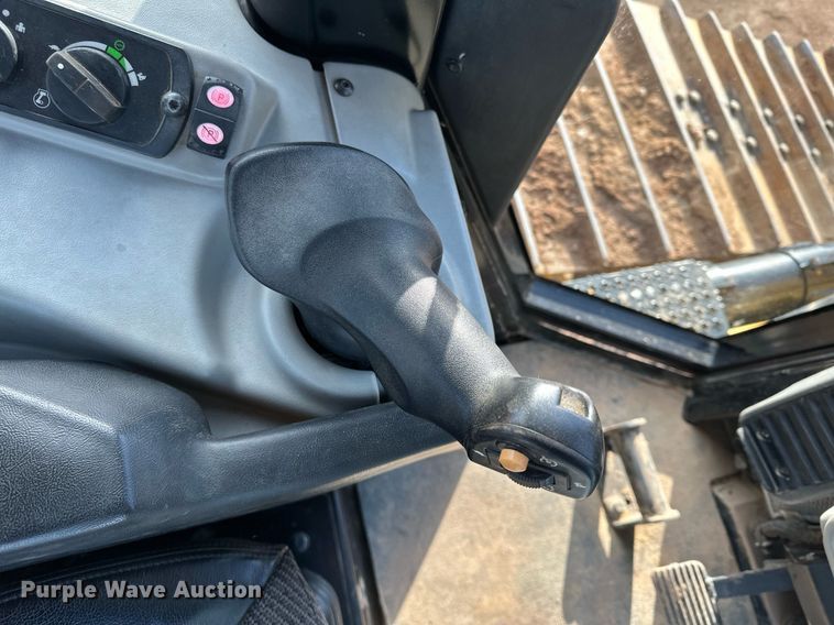 image for item LO9368 2018 Caterpillar D6N LGP  dozer