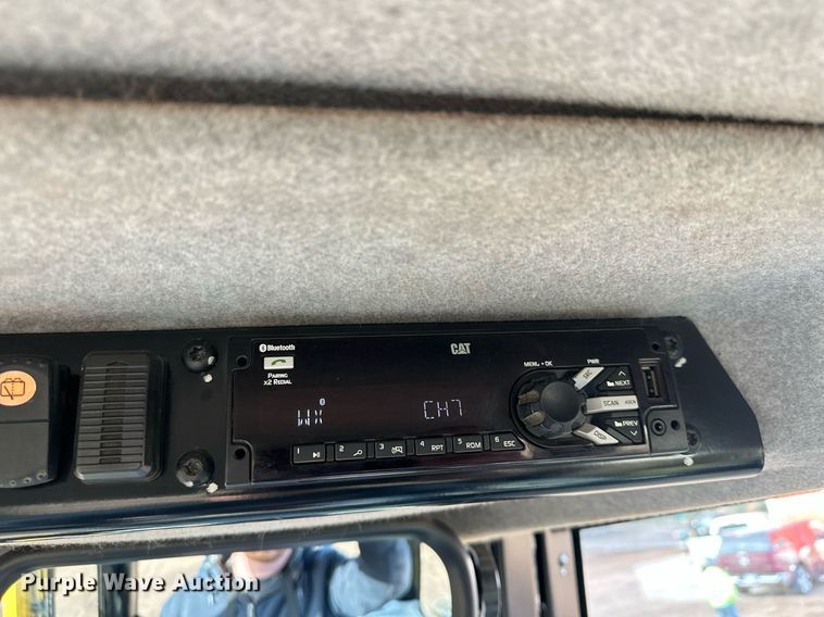 image for item LO9368 2018 Caterpillar D6N LGP  dozer