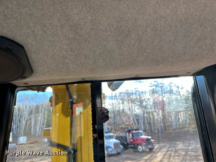 image for item LO9368 2018 Caterpillar D6N LGP  dozer