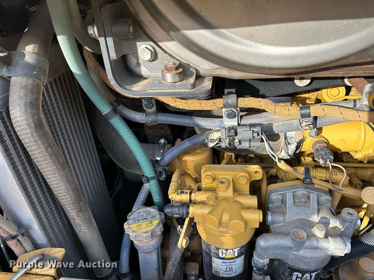 image for item LO9368 2018 Caterpillar D6N LGP  dozer