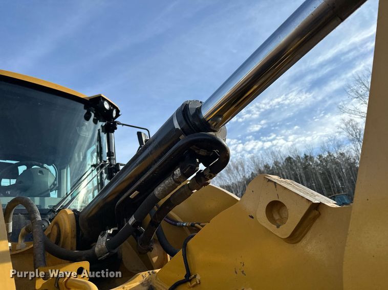 image for item LO9369 2017 Caterpillar 938M  wheel loader