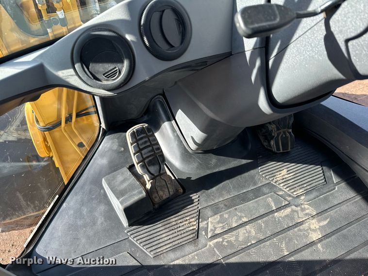 image for item LO9369 2017 Caterpillar 938M  wheel loader