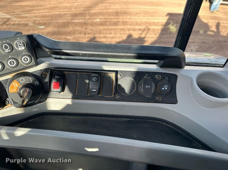 image for item LO9369 2017 Caterpillar 938M  wheel loader