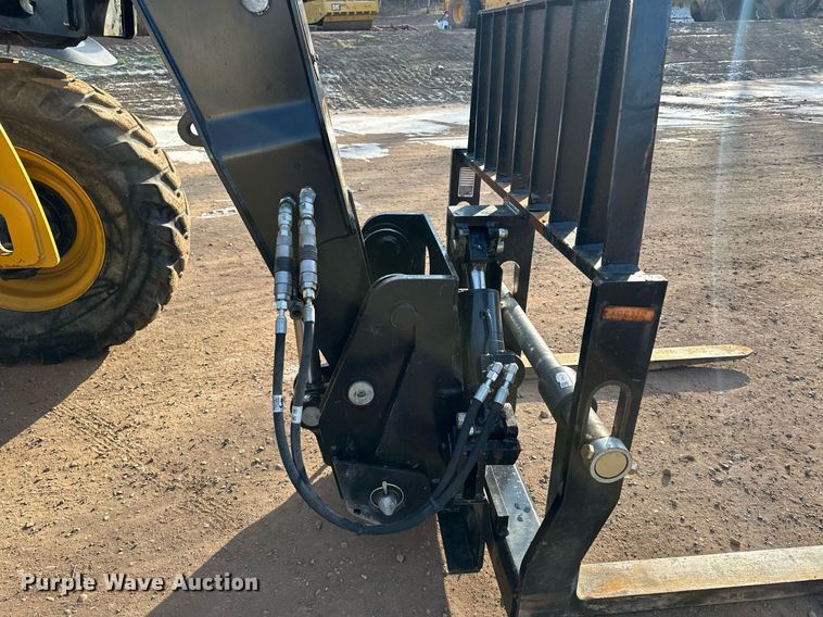 image for item LO9374 2019 Caterpillar TL642D  telehandler