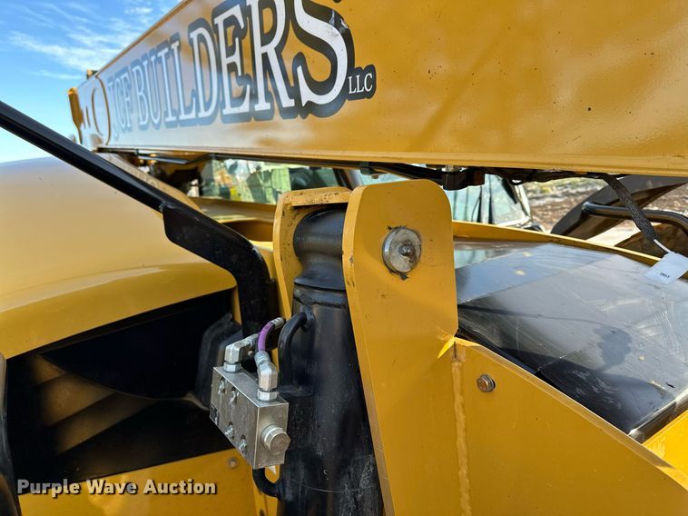 image for item LO9374 2019 Caterpillar TL642D  telehandler