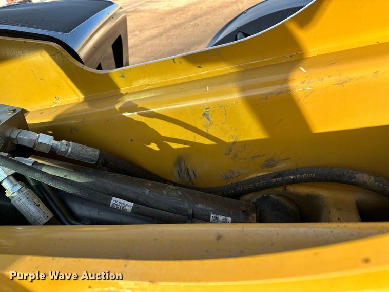 image for item LO9374 2019 Caterpillar TL642D  telehandler