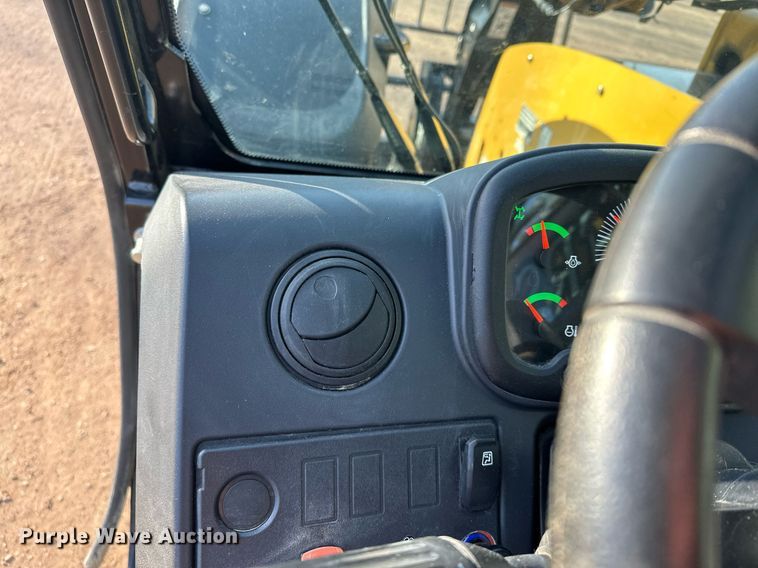 image for item LO9374 2019 Caterpillar TL642D  telehandler