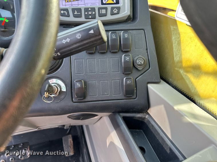 image for item LO9374 2019 Caterpillar TL642D  telehandler