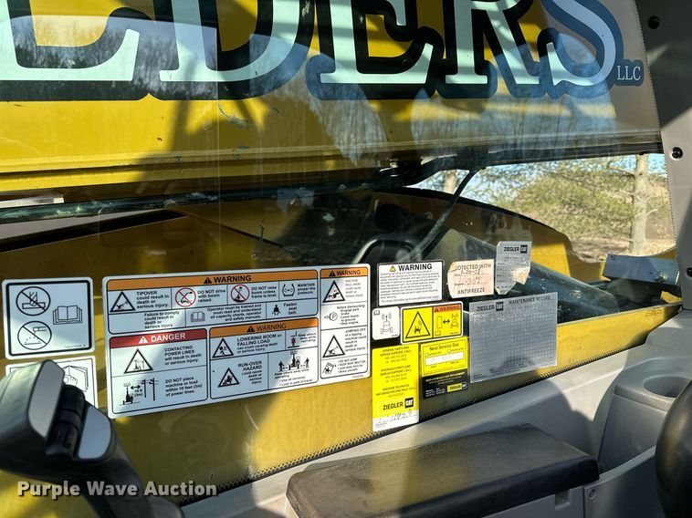 image for item LO9374 2019 Caterpillar TL642D  telehandler