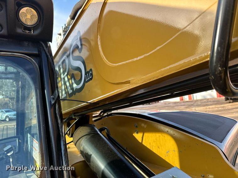 image for item LO9375 2019 Caterpillar TL642D  telehandler