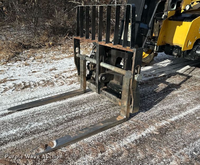 image for item LO9376 2019 Caterpillar TL642D  telehandler