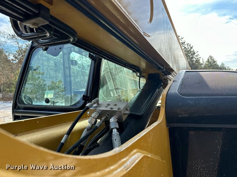 image for item LO9376 2019 Caterpillar TL642D  telehandler