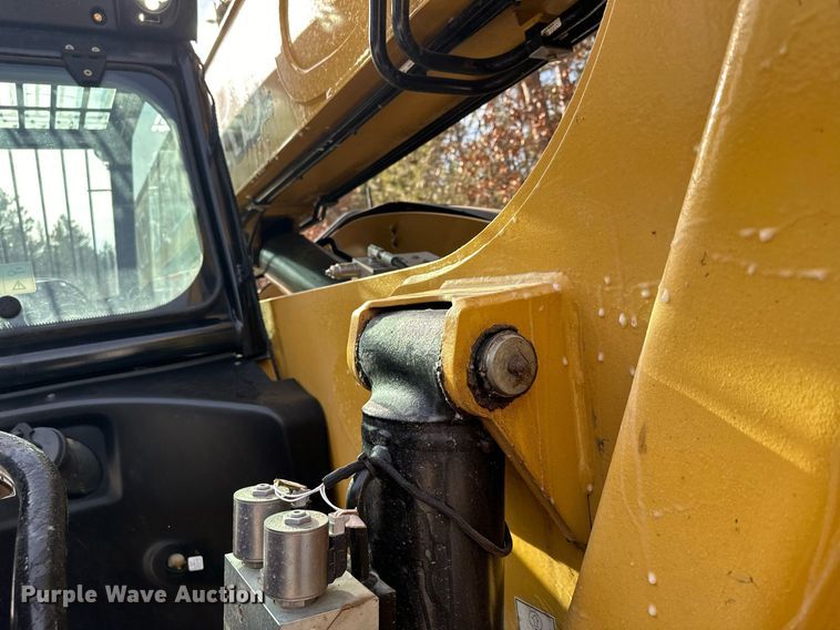 image for item LO9376 2019 Caterpillar TL642D  telehandler