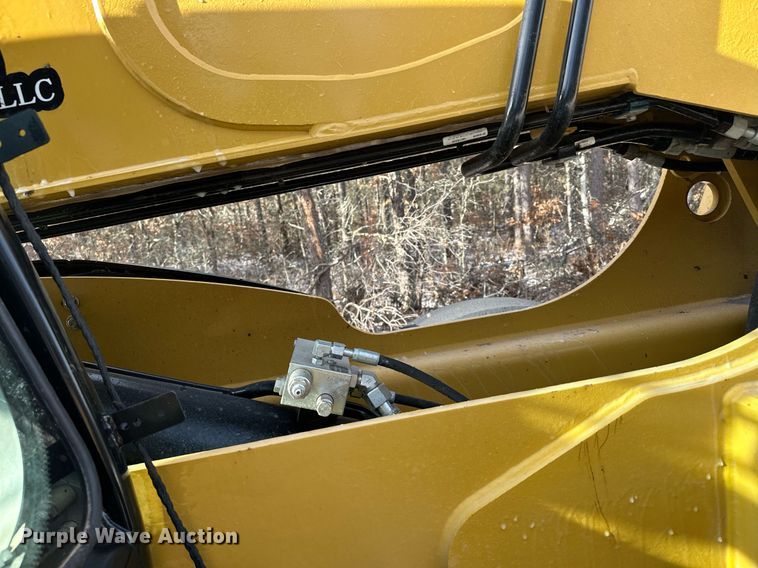 image for item LO9376 2019 Caterpillar TL642D  telehandler