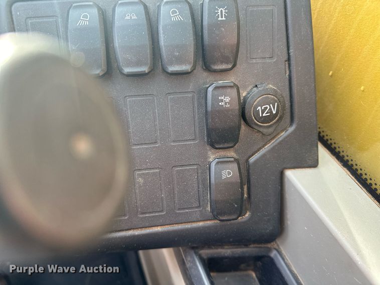 image for item LO9376 2019 Caterpillar TL642D  telehandler