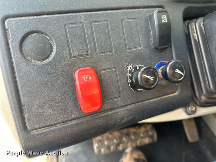 image for item LO9376 2019 Caterpillar TL642D  telehandler