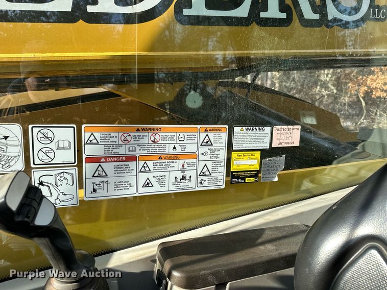 image for item LO9376 2019 Caterpillar TL642D  telehandler