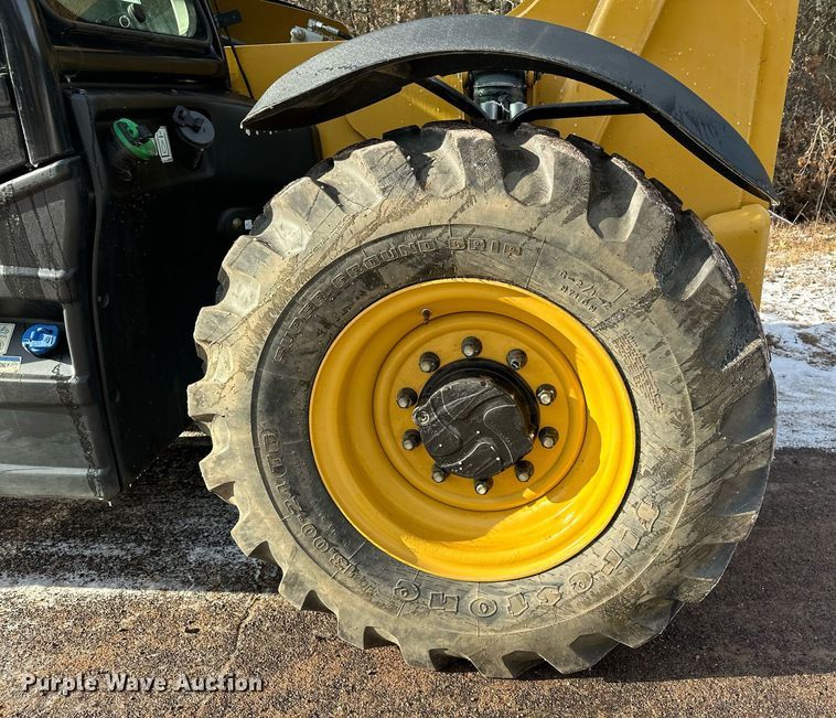 image for item LO9376 2019 Caterpillar TL642D  telehandler