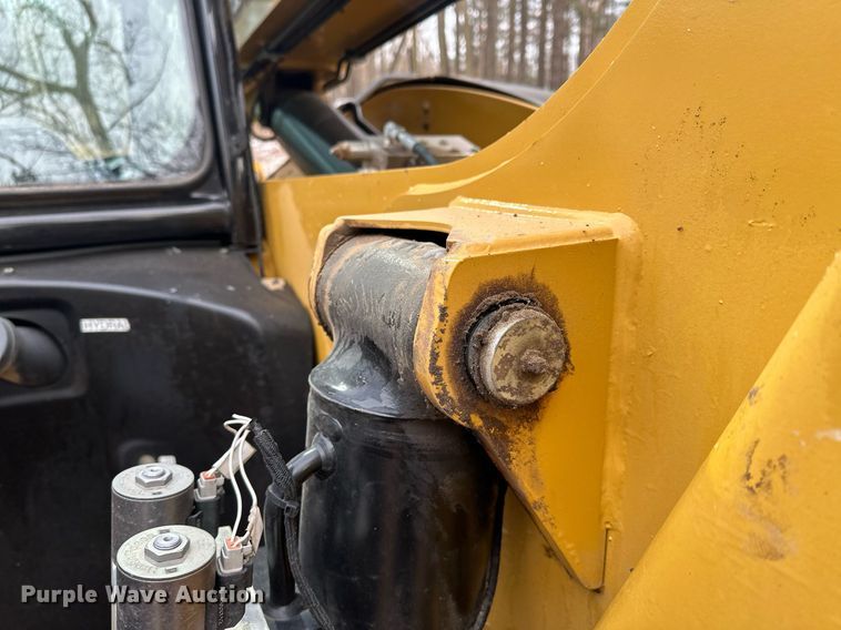 image for item LO9377 2019 Caterpillar TL642D  telehandler