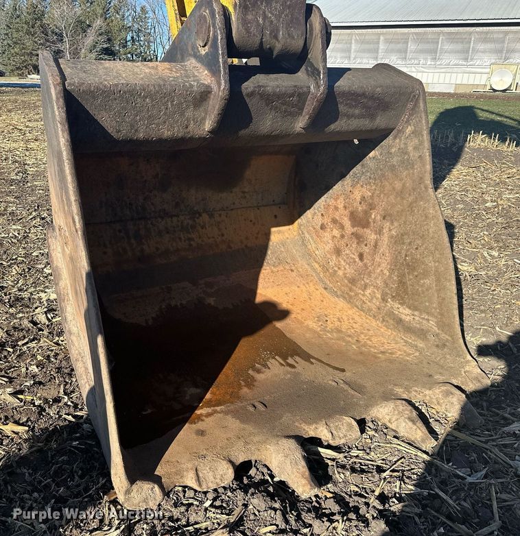 image for item LO9383 2004 Komatsu PC400LC-7L  excavator