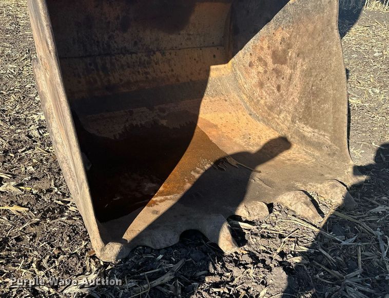 image for item LO9383 2004 Komatsu PC400LC-7L  excavator