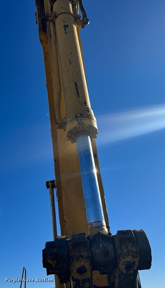 image for item LO9383 2004 Komatsu PC400LC-7L  excavator