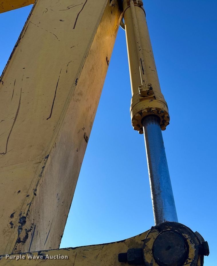 image for item LO9383 2004 Komatsu PC400LC-7L  excavator