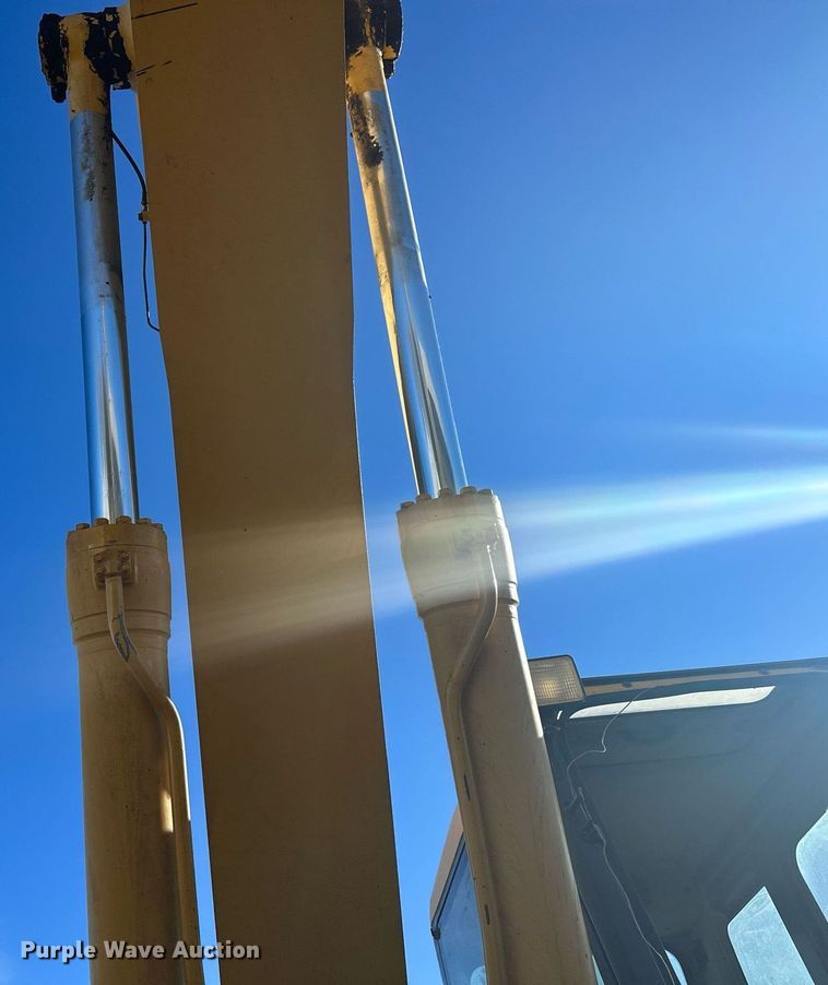 image for item LO9383 2004 Komatsu PC400LC-7L  excavator