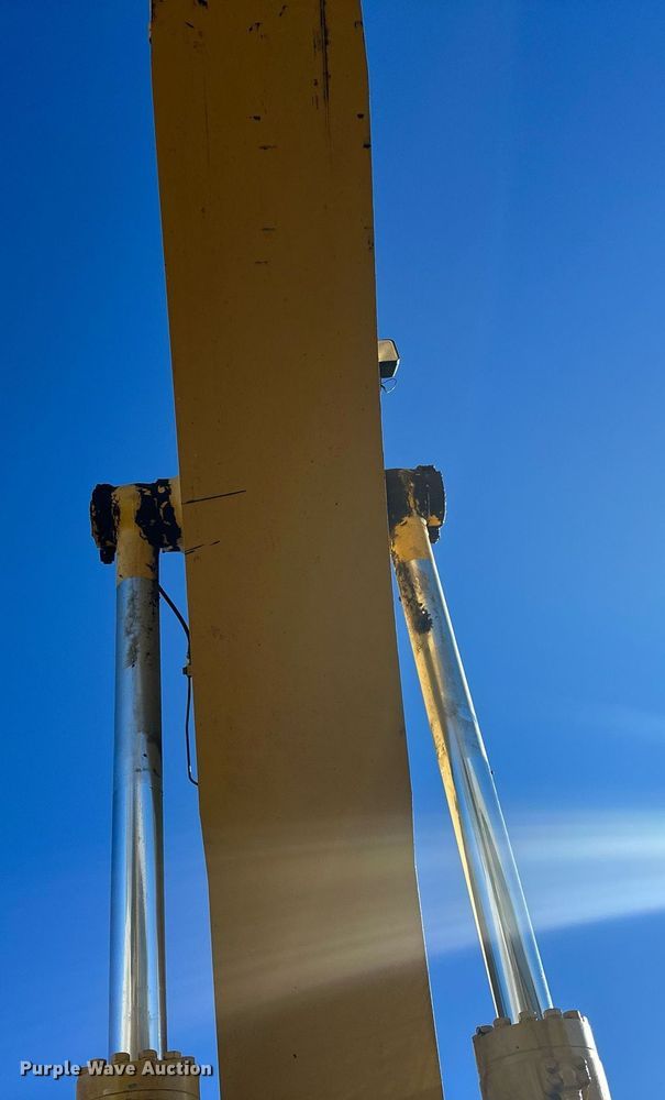 image for item LO9383 2004 Komatsu PC400LC-7L  excavator