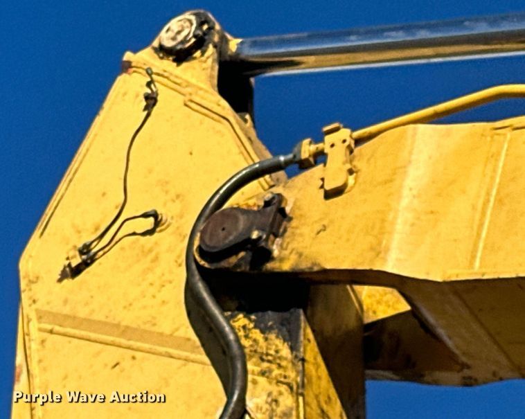 image for item LO9383 2004 Komatsu PC400LC-7L  excavator