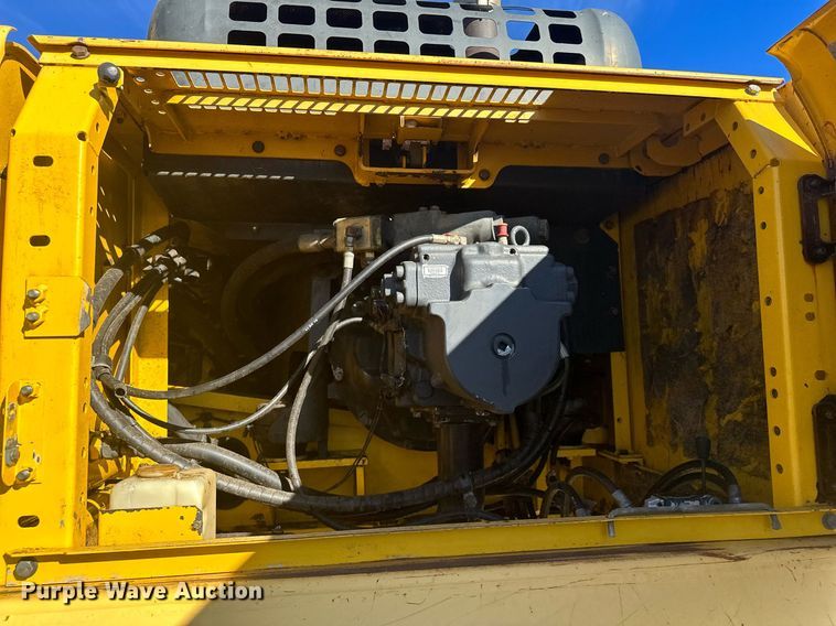 image for item LO9383 2004 Komatsu PC400LC-7L  excavator