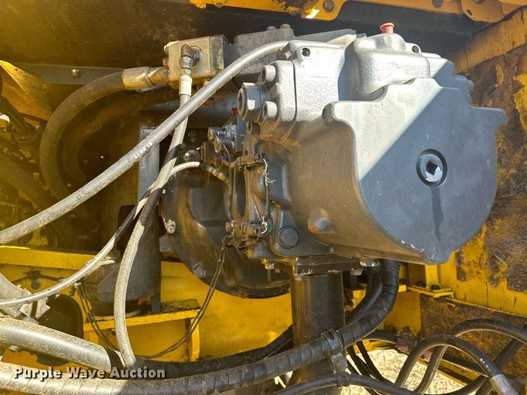 image for item LO9383 2004 Komatsu PC400LC-7L  excavator