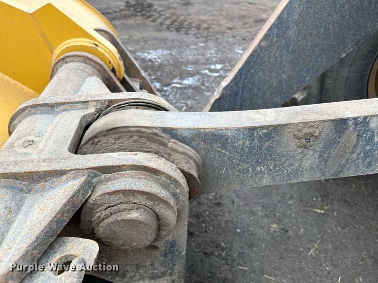 image for item LO9402 2010 John Deere 624K  wheel loader