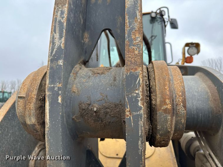 image for item LO9402 2010 John Deere 624K  wheel loader