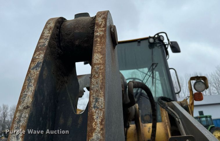 image for item LO9402 2010 John Deere 624K  wheel loader