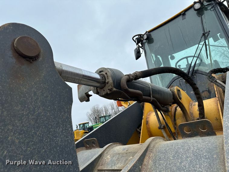 image for item LO9402 2010 John Deere 624K  wheel loader