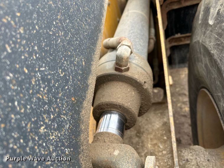 image for item LO9402 2010 John Deere 624K  wheel loader