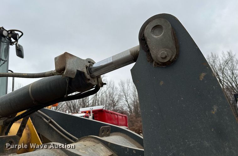 image for item LO9402 2010 John Deere 624K  wheel loader