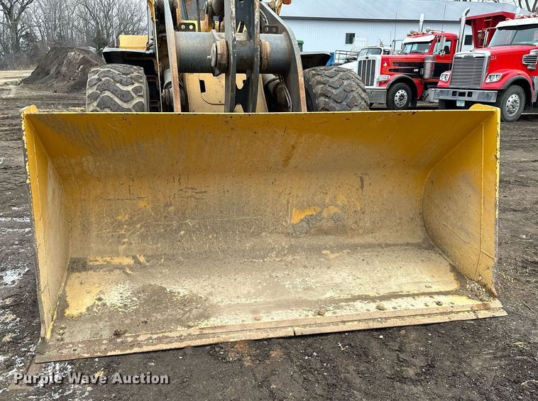 image for item LO9402 2010 John Deere 624K  wheel loader
